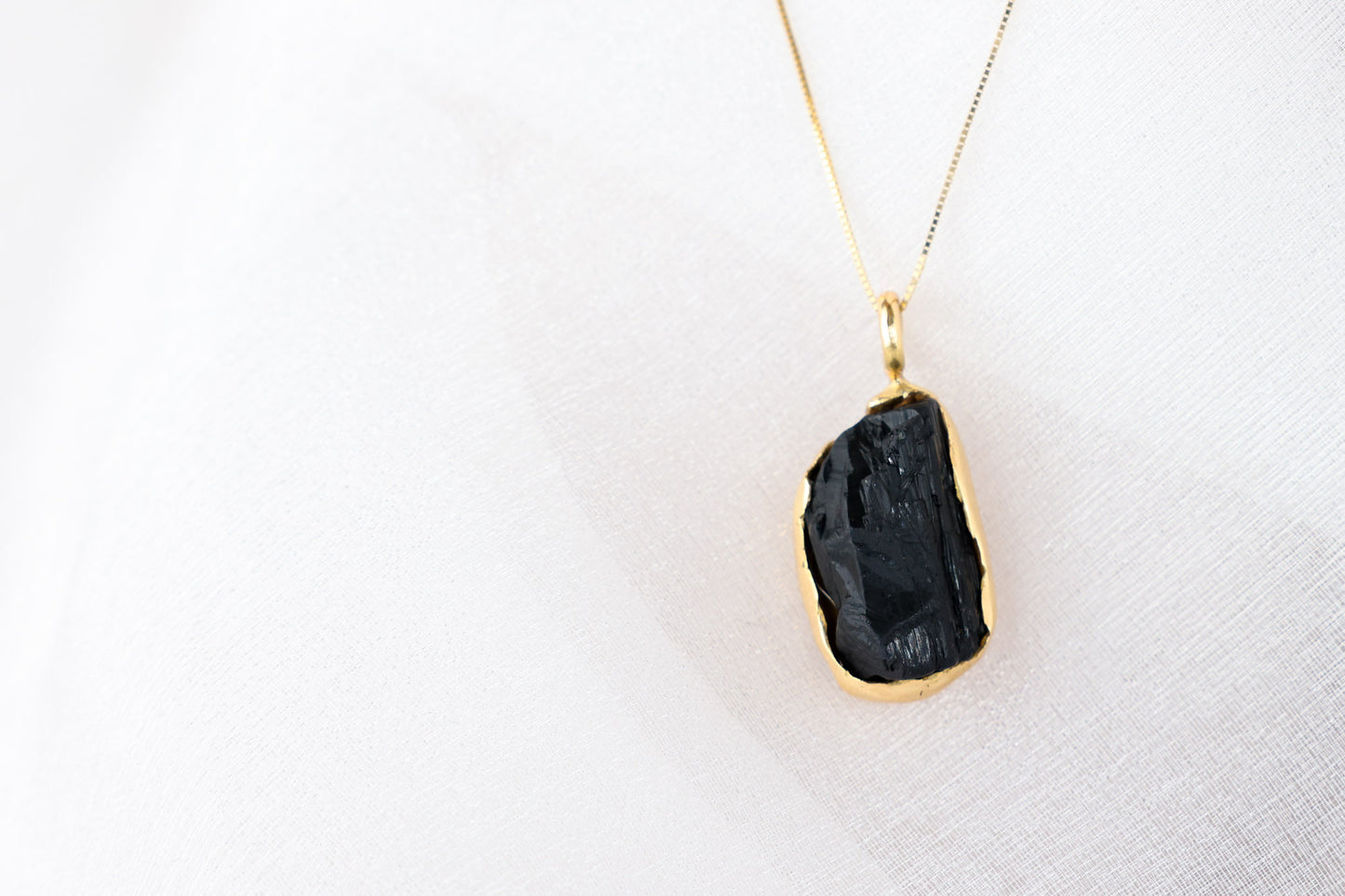 Arielle – Quartz 18k Gold Pendant