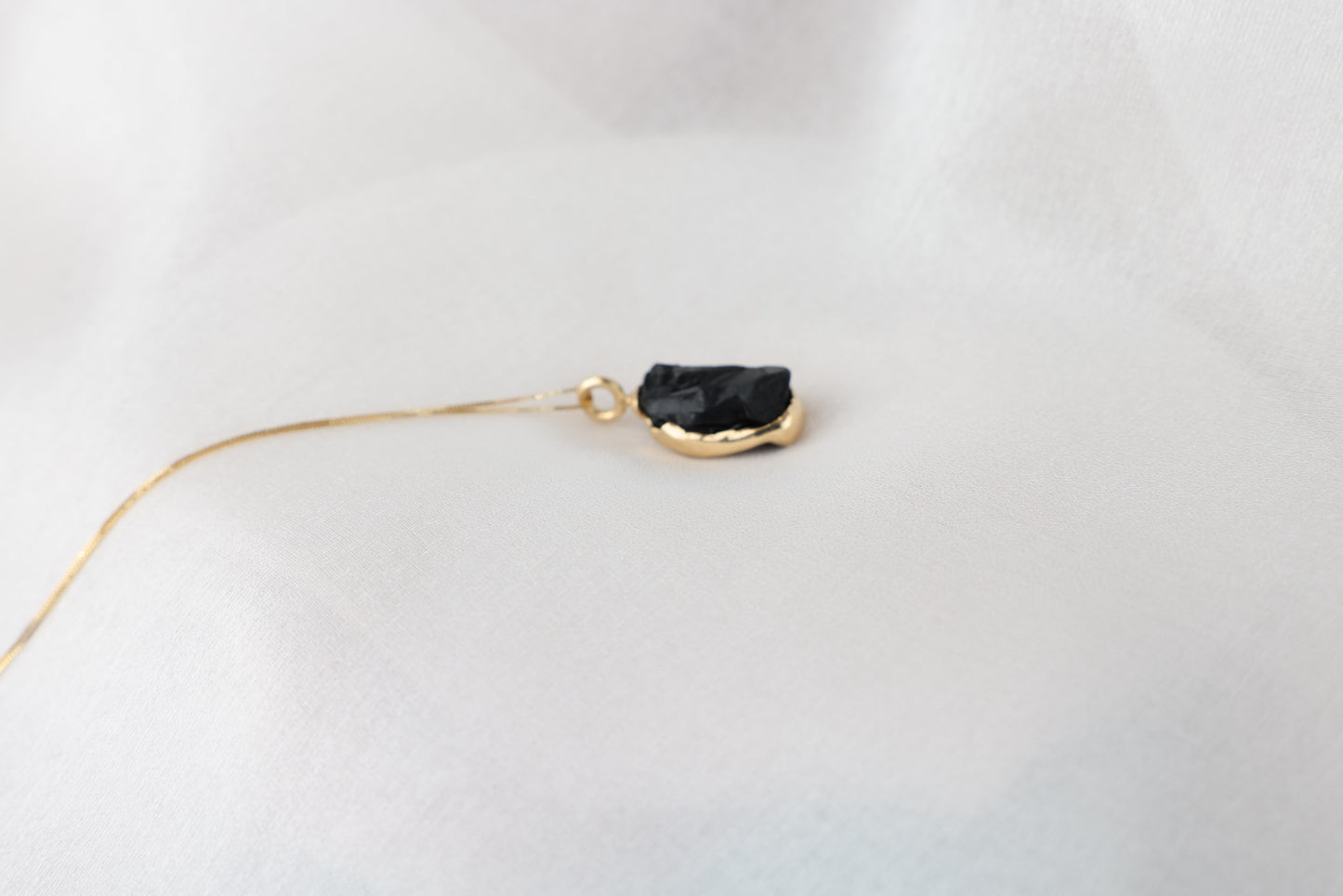 Arielle – Quartz 18k Gold Pendant