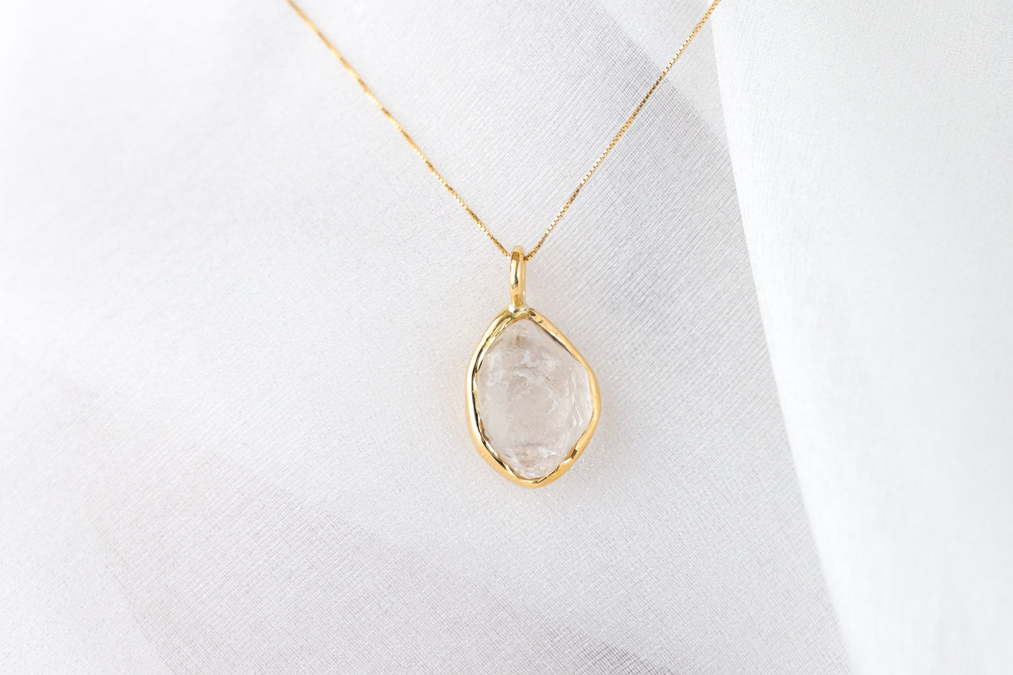 Élan Vital – Clear Quartz 18k Gold Pendant