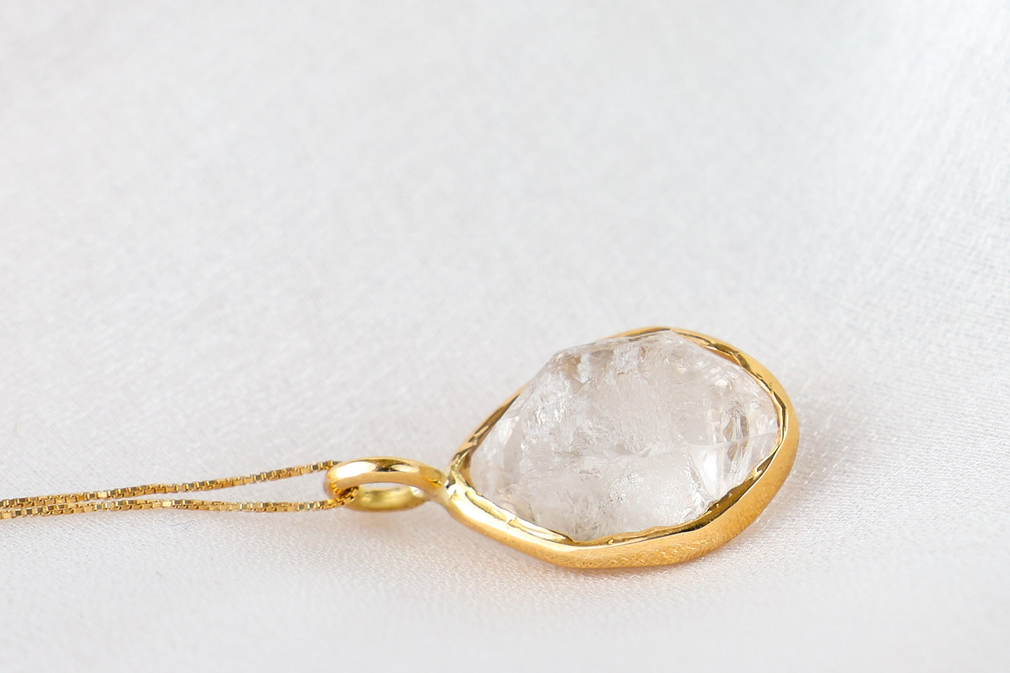 Élan Vital – Clear Quartz 18k Gold Pendant