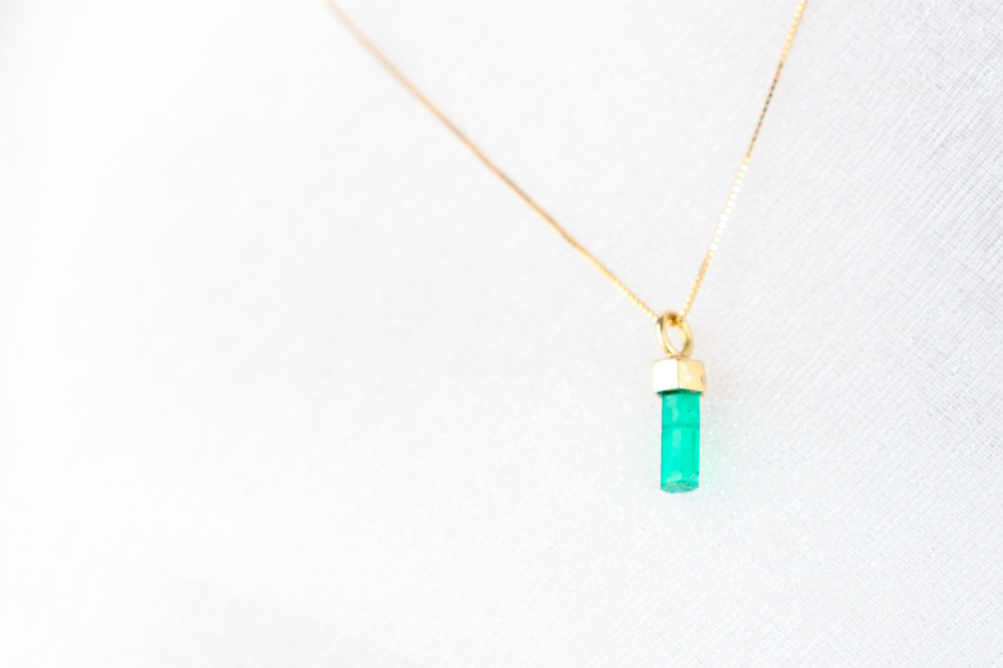 Ilya – Emerald 18k Gold Pendant
