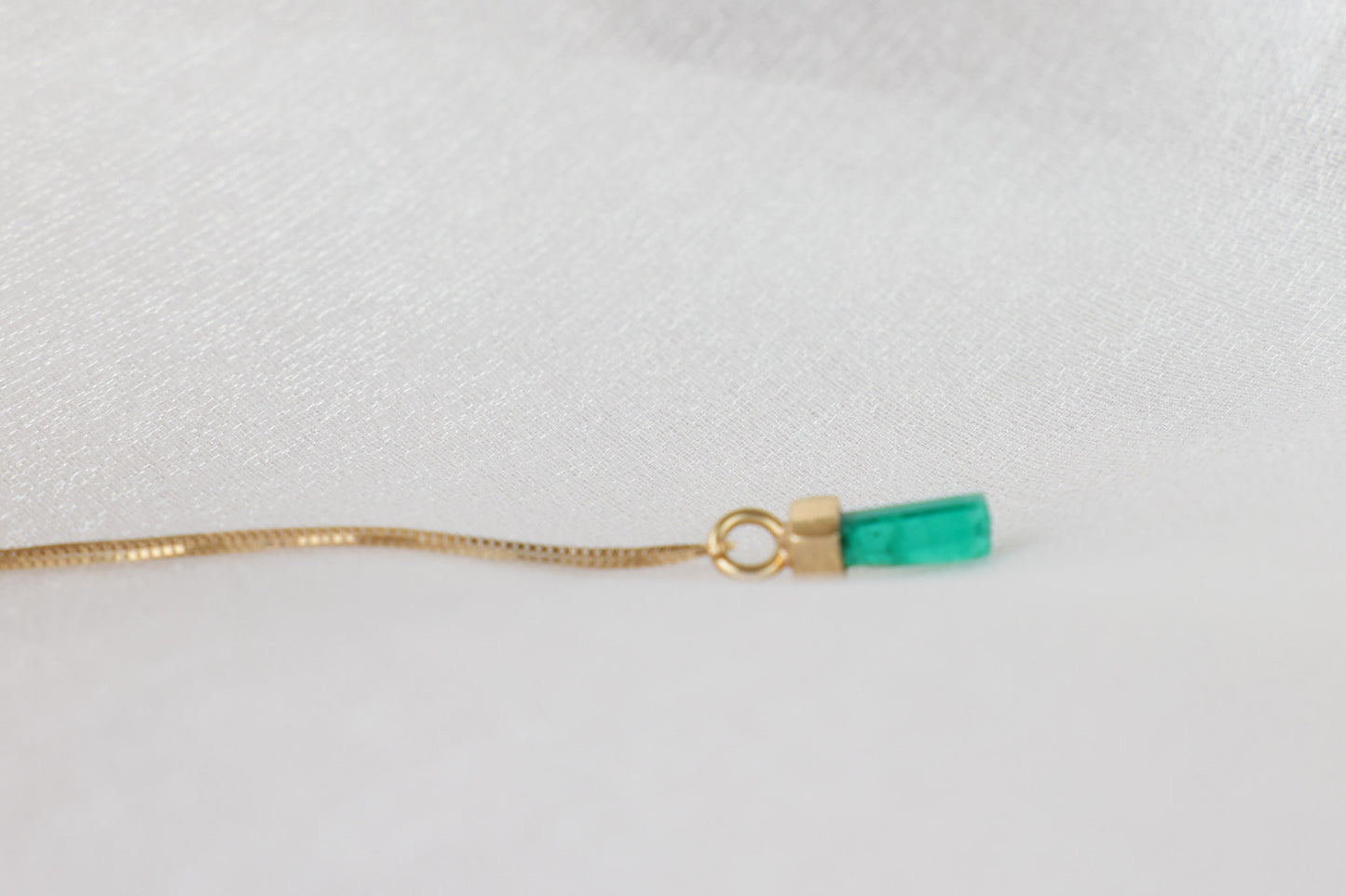 Ilya – Emerald 18k Gold Pendant