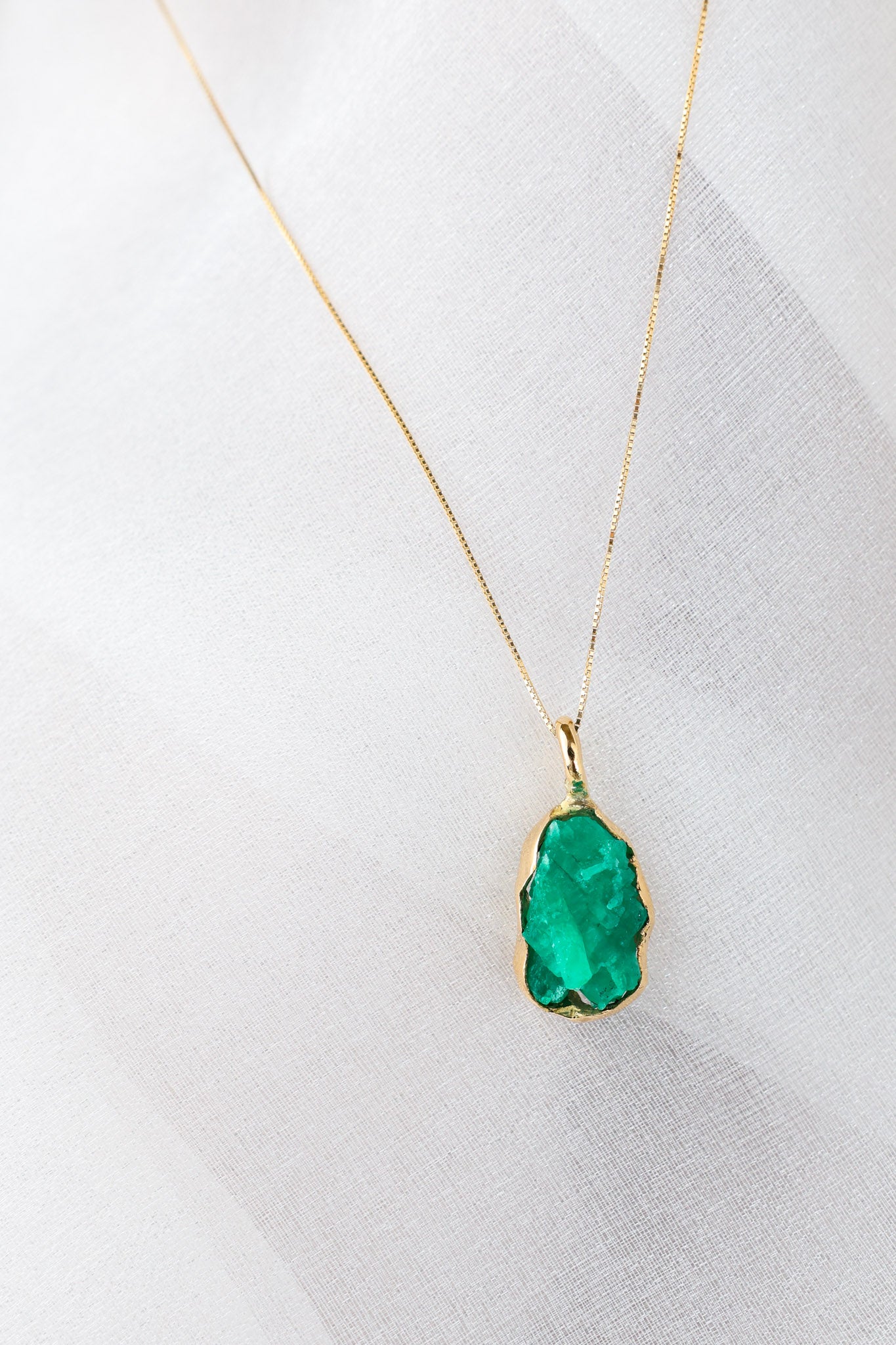 La Guardiana - Emerald 18ct Gold Pendant