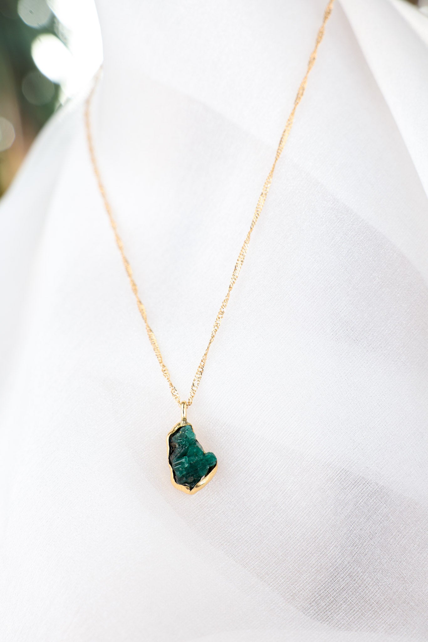Nimara – Emerald 18k Gold Pendant
