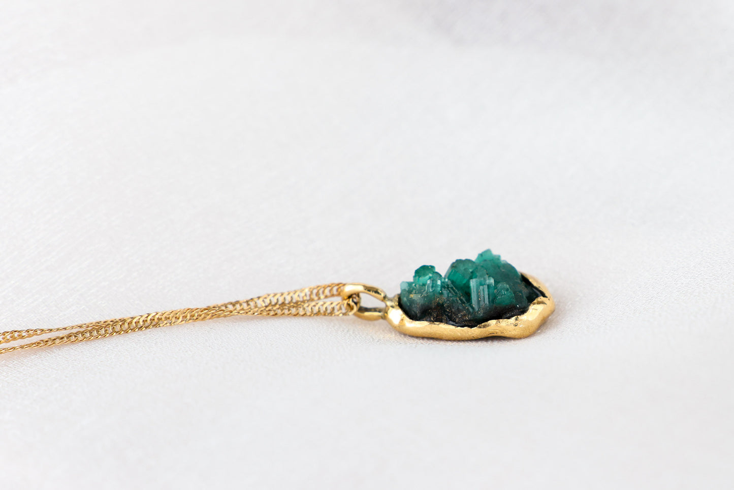 Nimara – Emerald 18k Gold Pendant