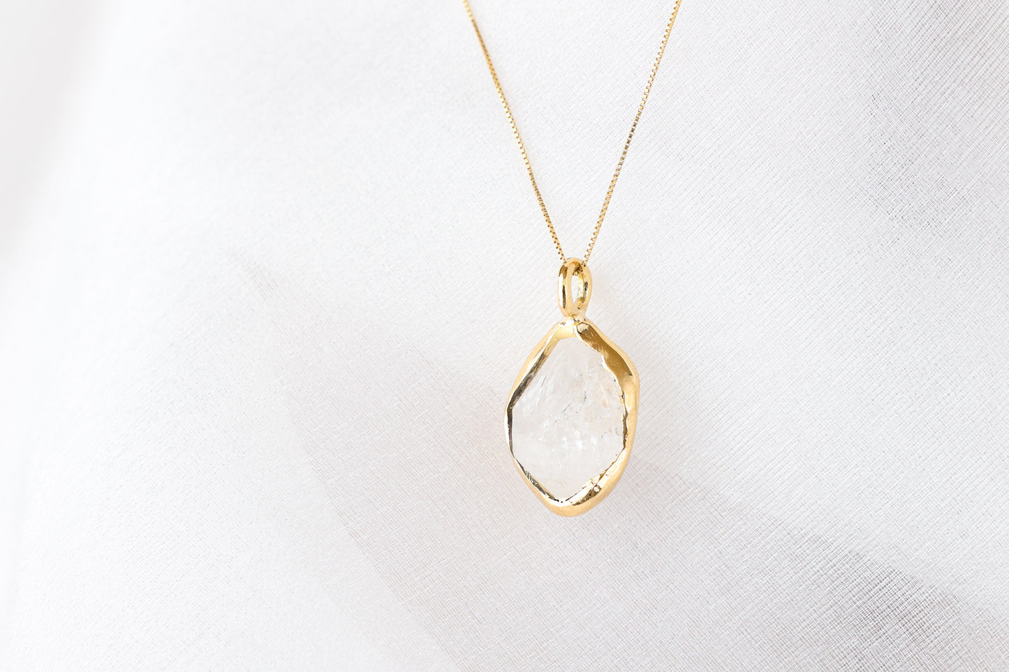 Pravāha – Clear Quartz 18k Gold Pendant