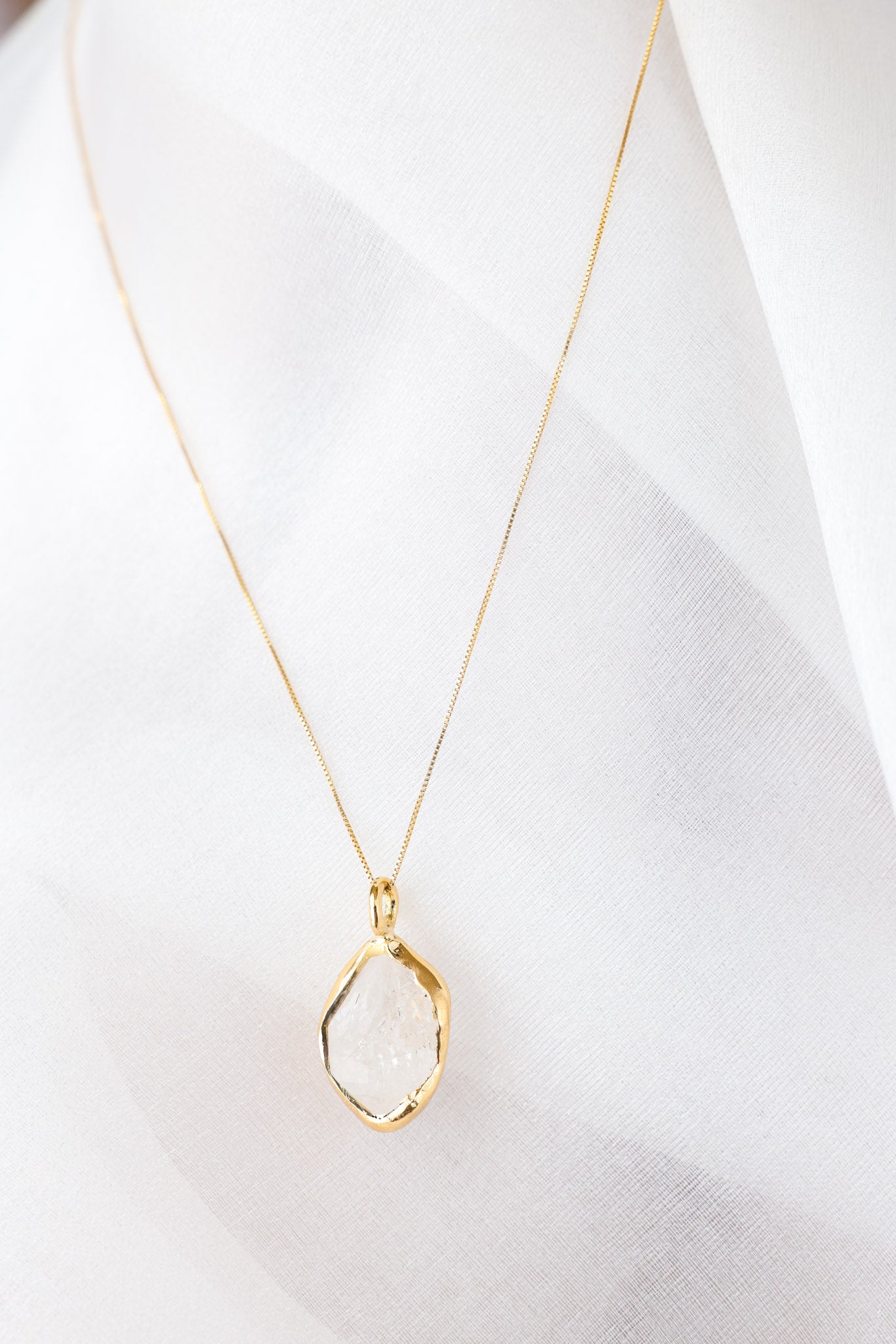 Pravāha – Clear Quartz 18k Gold Pendant