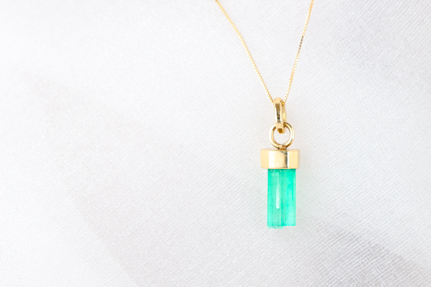 Sahra – Emerald 18k Gold Pendant