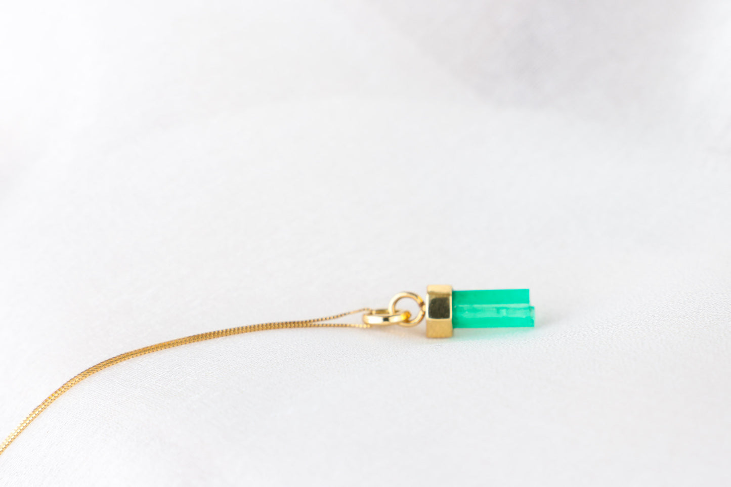 Sahra – Emerald 18k Gold Pendant