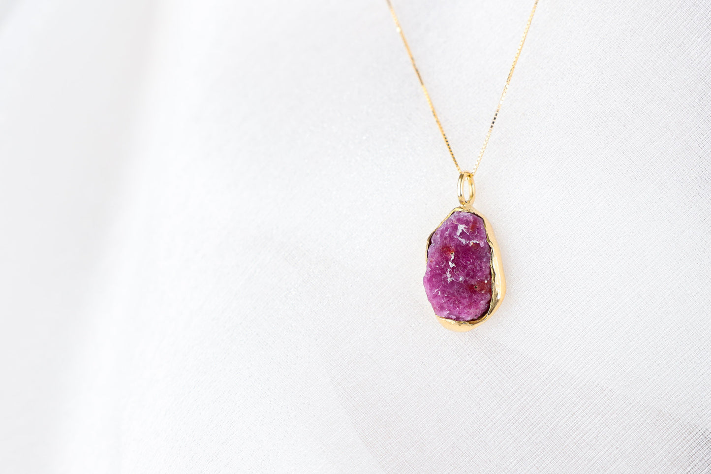 Amara – Ruby 18k Gold Pendant