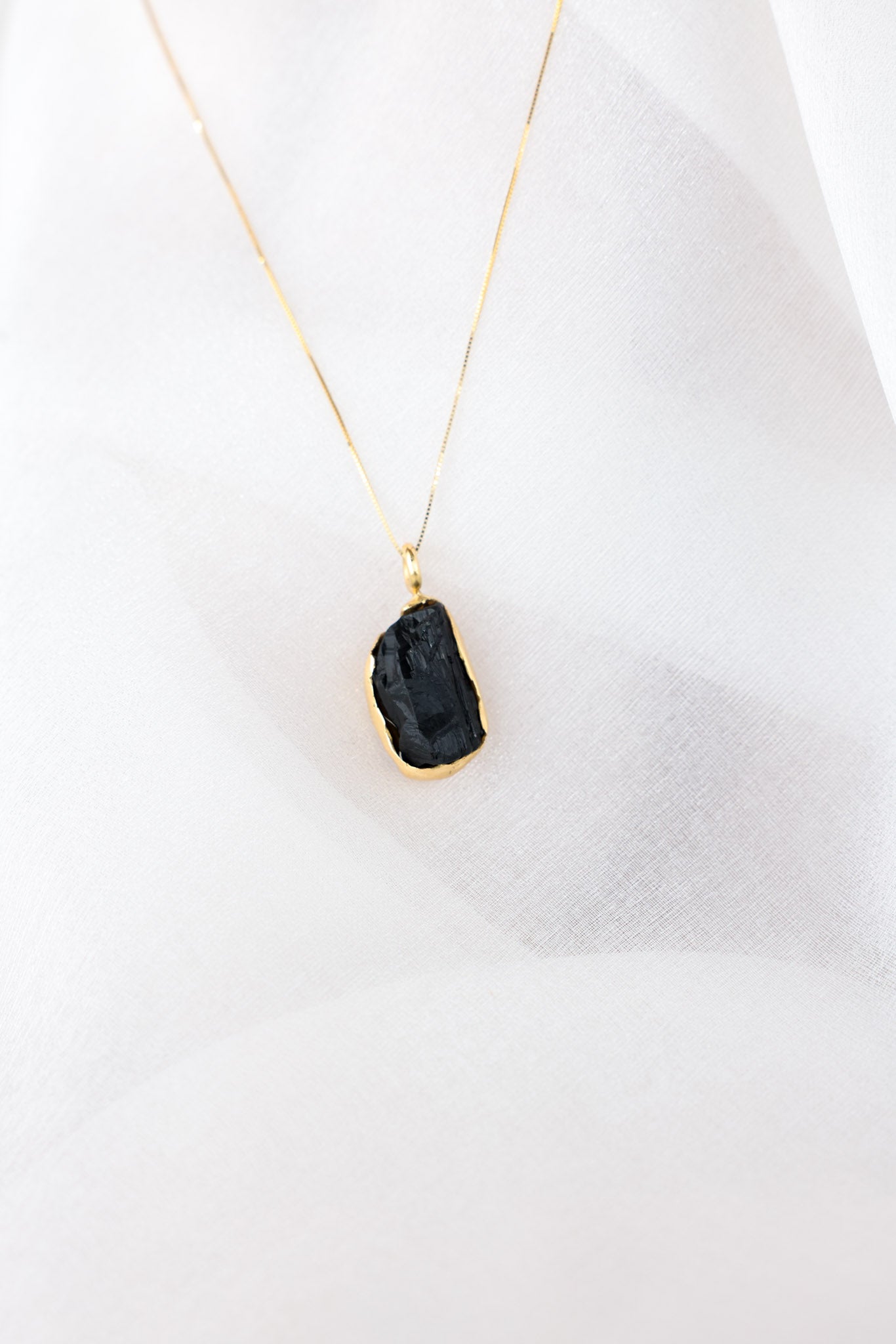 Arielle – Quartz 18k Gold Pendant