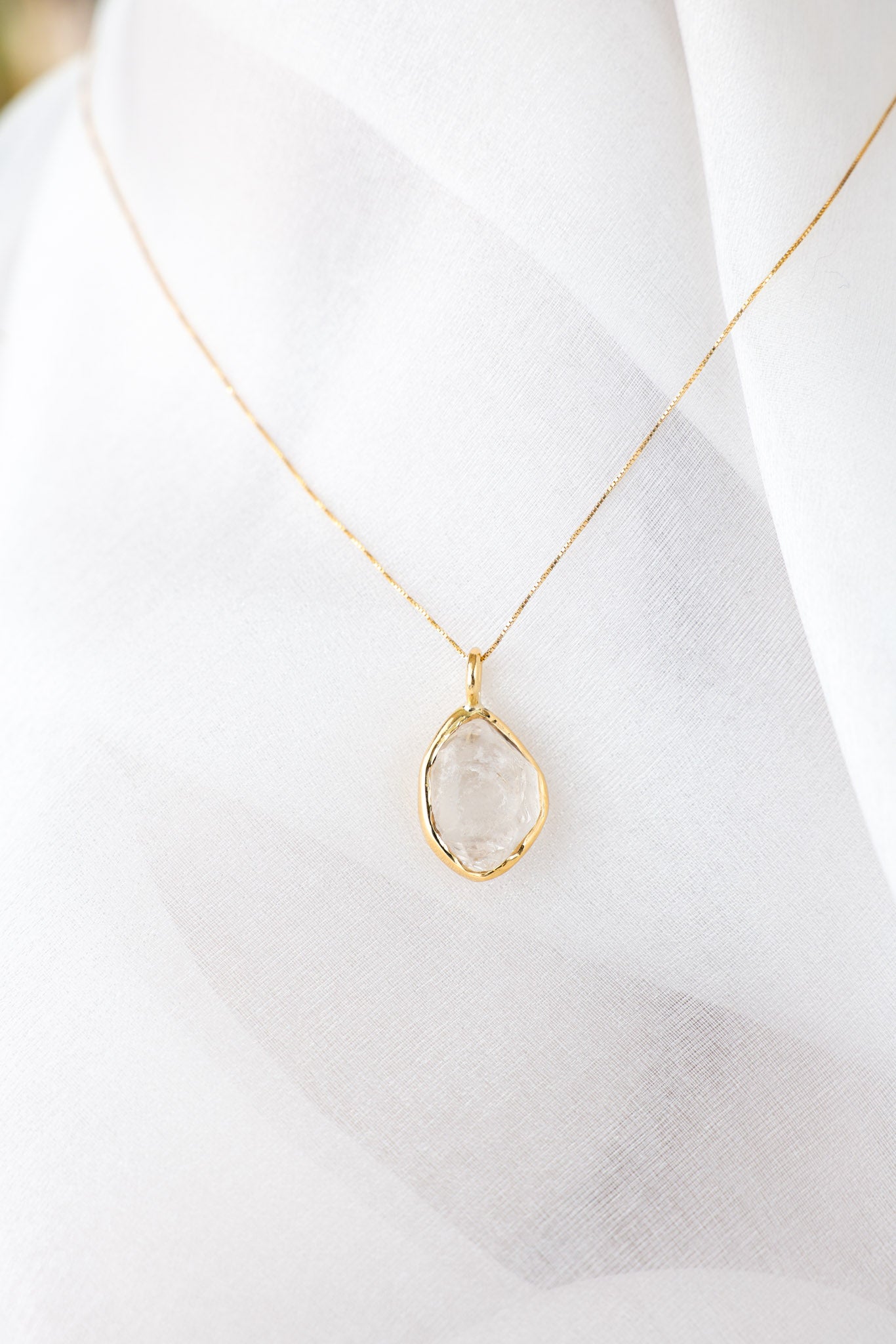 Élan Vital – Clear Quartz 18k Gold Pendant