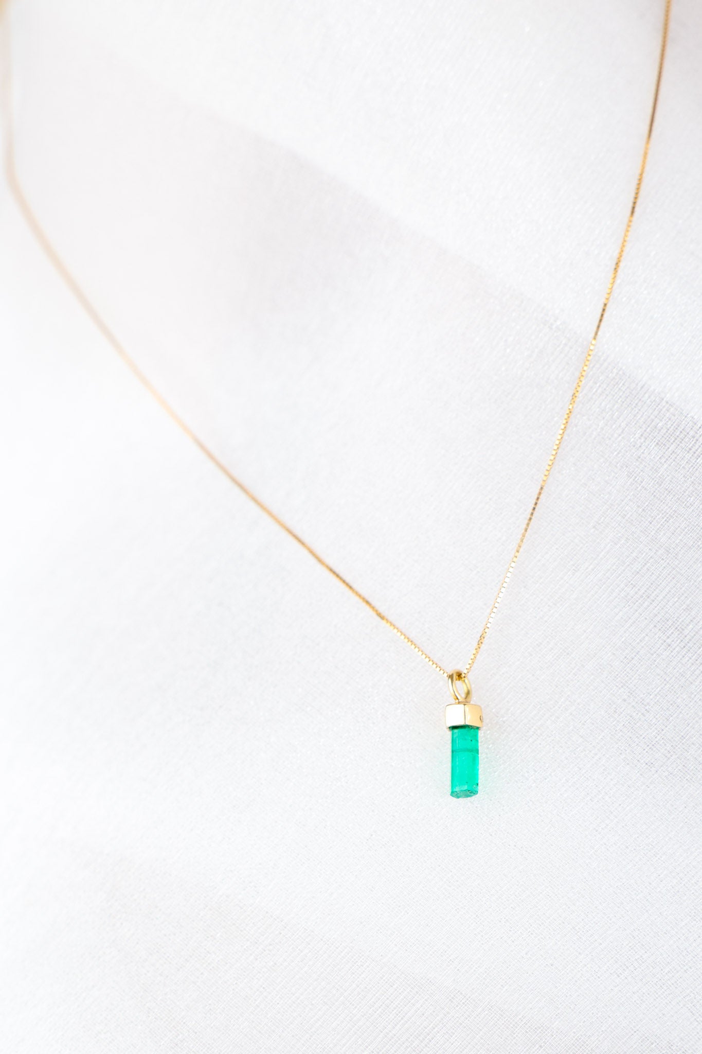 Ilya – Emerald 18k Gold Pendant