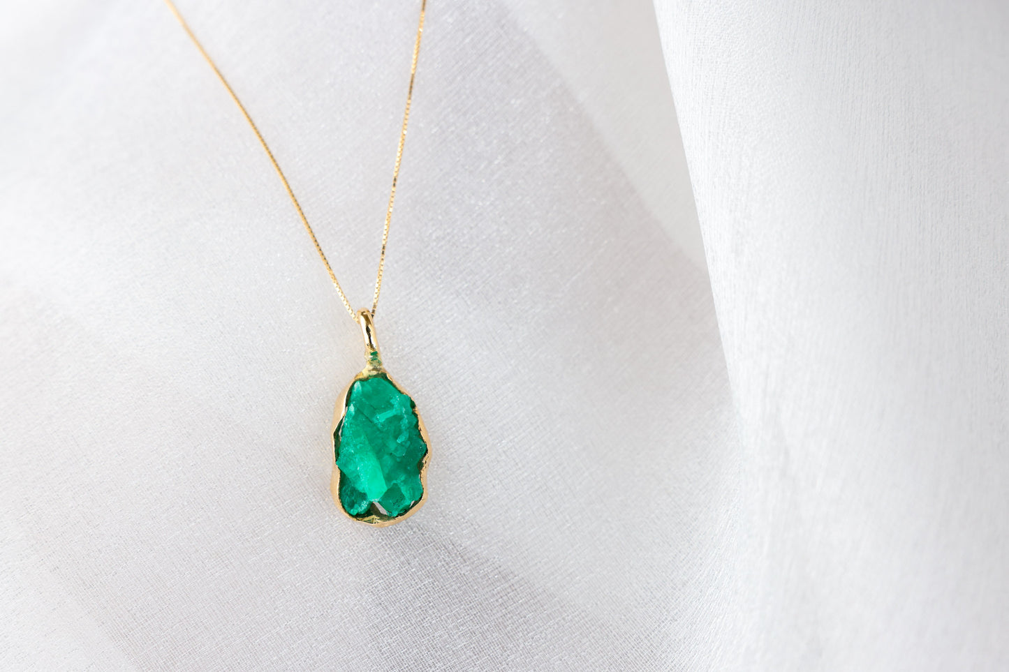 La Guardiana - Emerald 18ct Gold Pendant