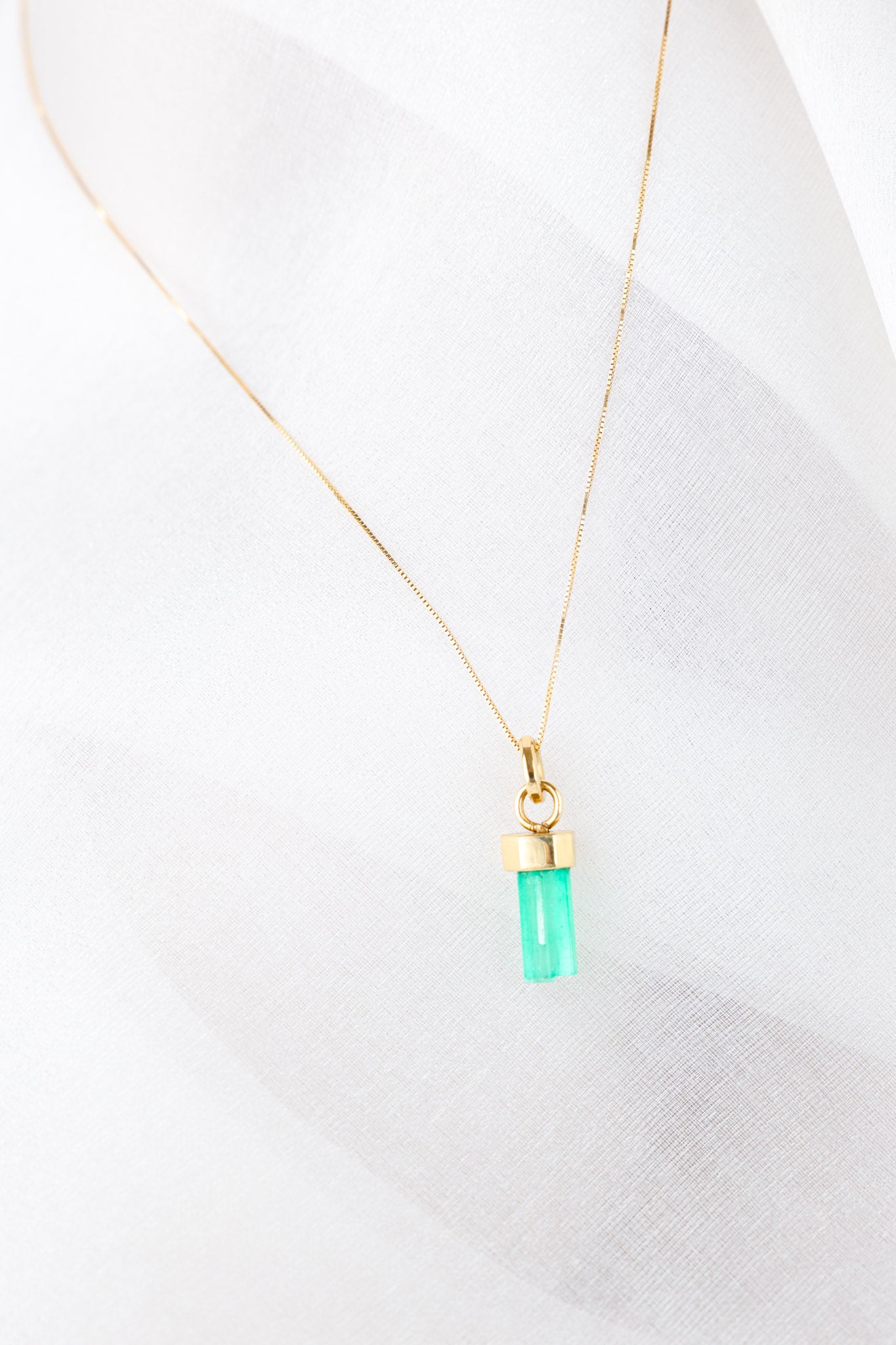 Sahra – Emerald 18k Gold Pendant