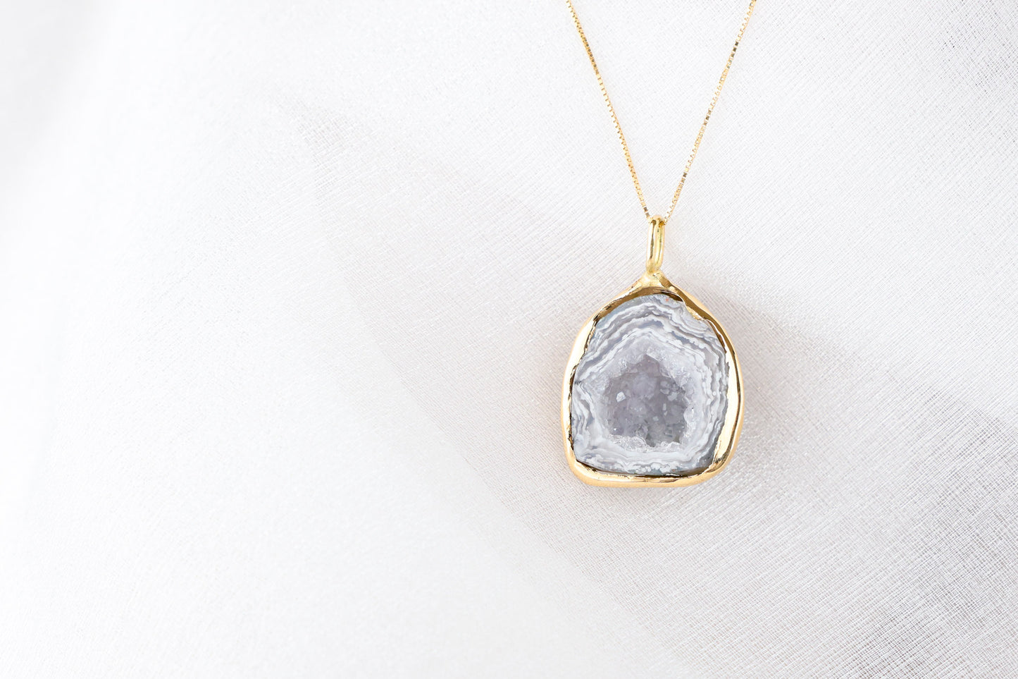 Thalma – Grey Agate 18k Gold Pendant