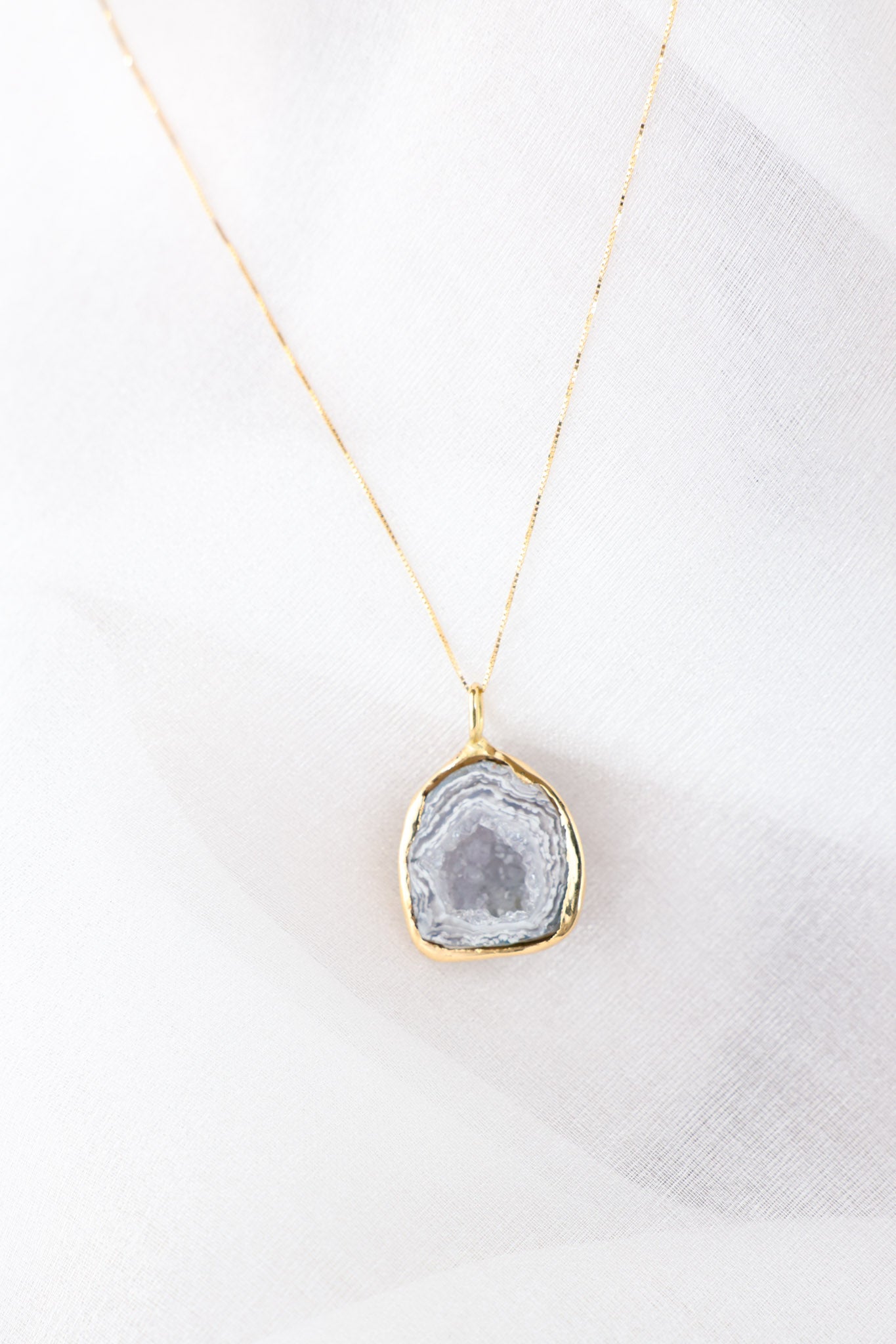 Thalma – Grey Agate 18k Gold Pendant