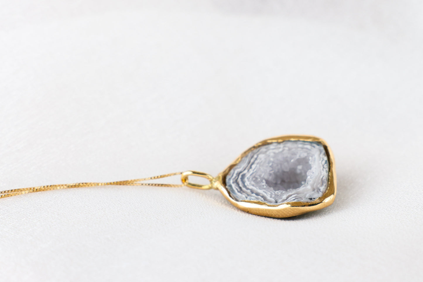 Thalma – Grey Agate 18k Gold Pendant